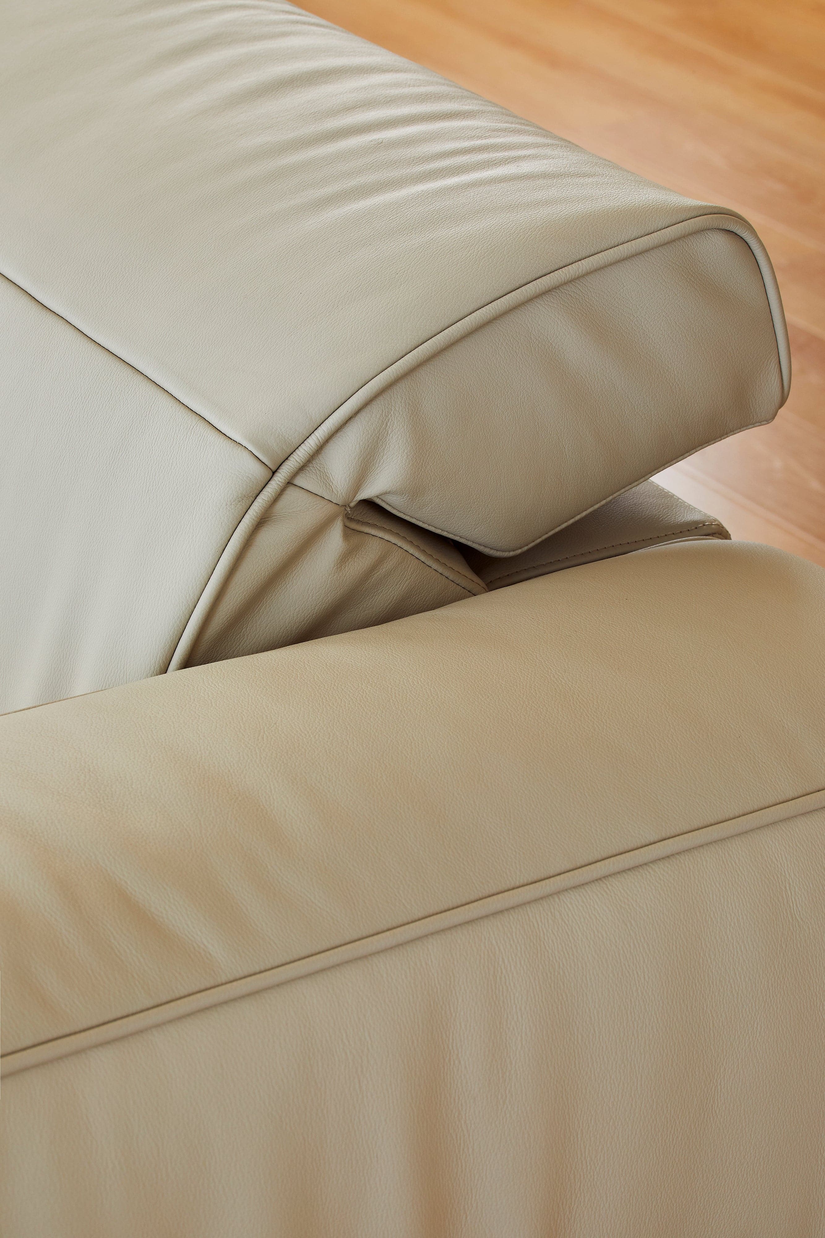 Butter Sofa with Headrests - grado