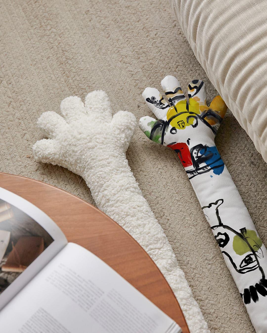 Hug Cushion - Non-profit Item Pre-sale - grado