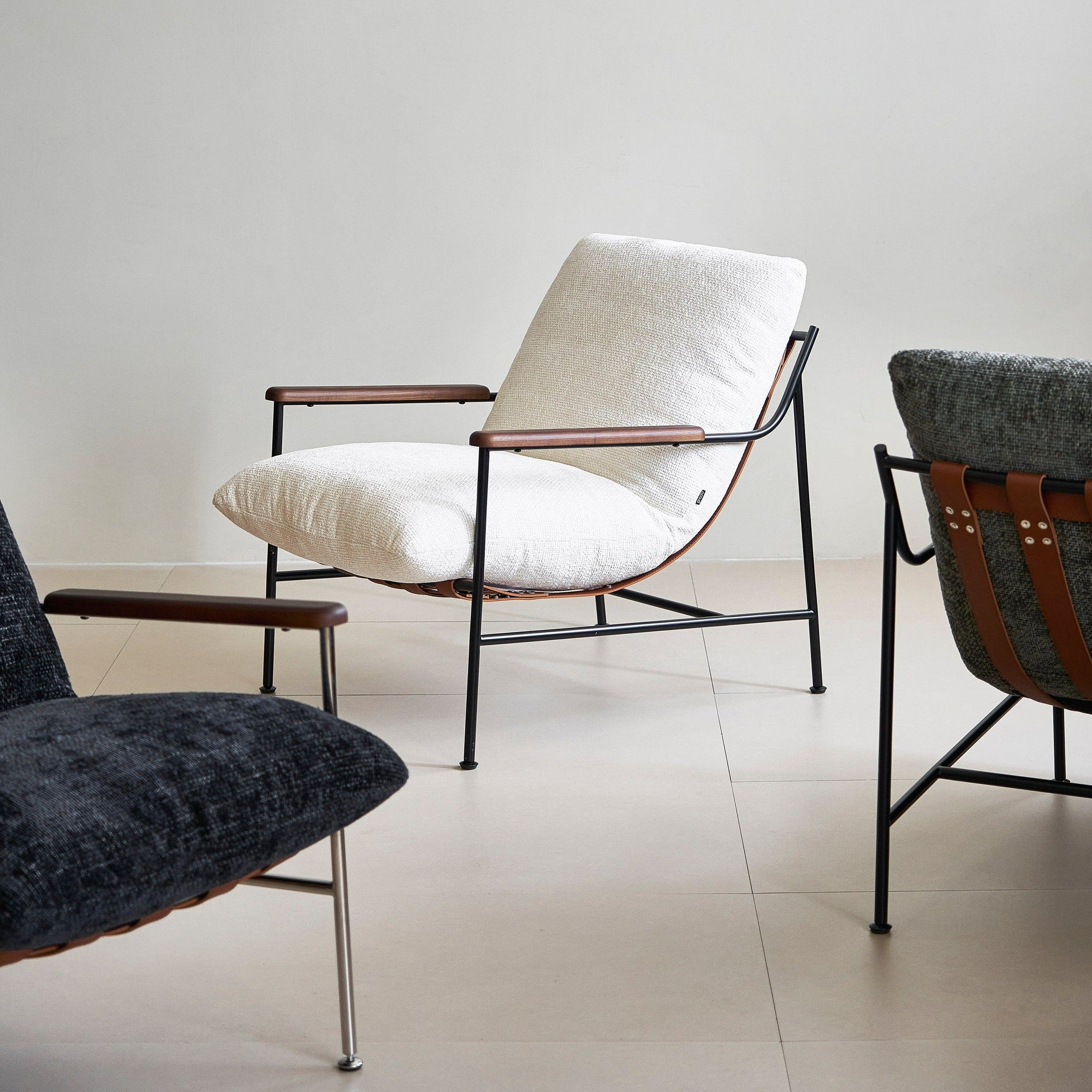 Fika Upholstered Lounge Chair | gradodesign