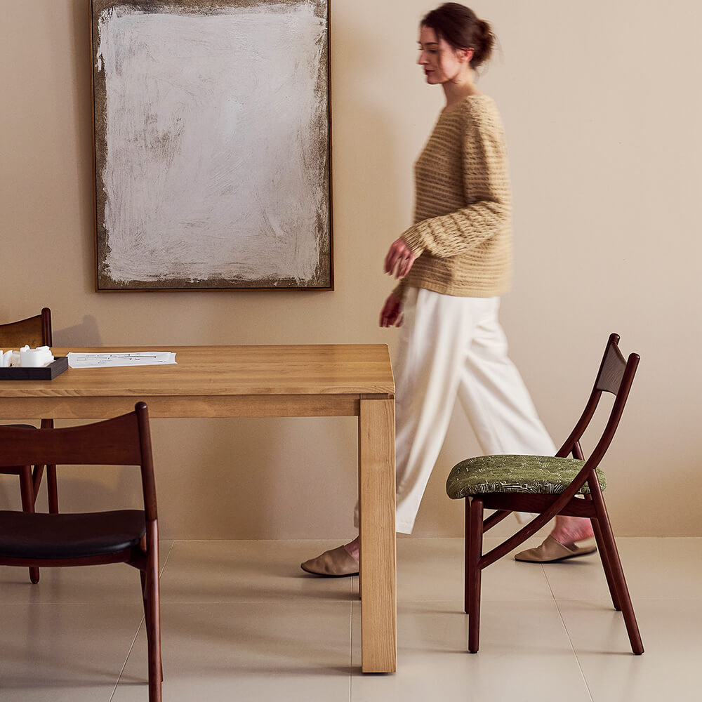 Gala Dining Table