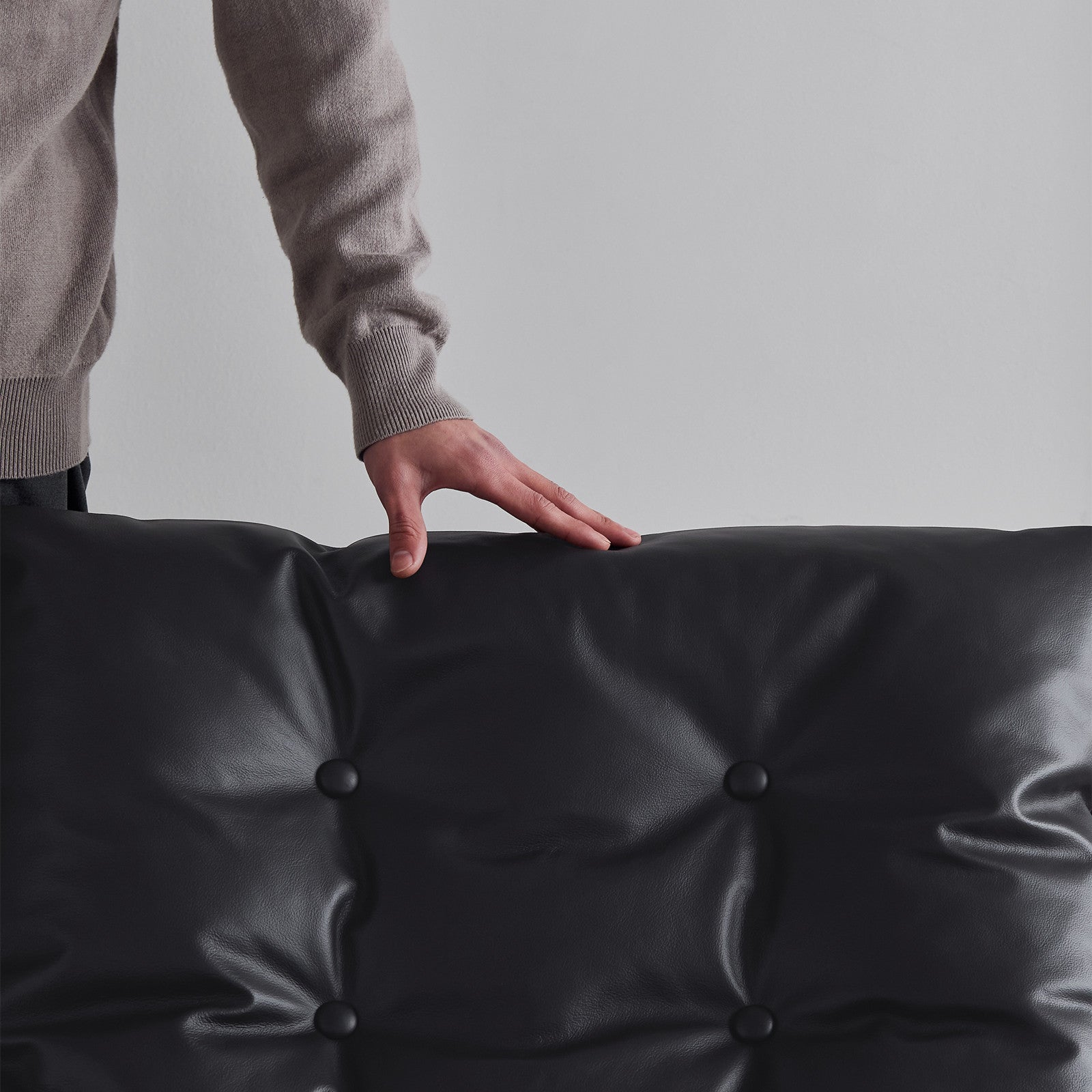 GOOSE DOWN FILLING - The inside is filled with 70% goose down, which is elastic and does not collapse after sitting for a long time, bringing ultimate comfort and a gentle wrapping feeling.-gradodesign