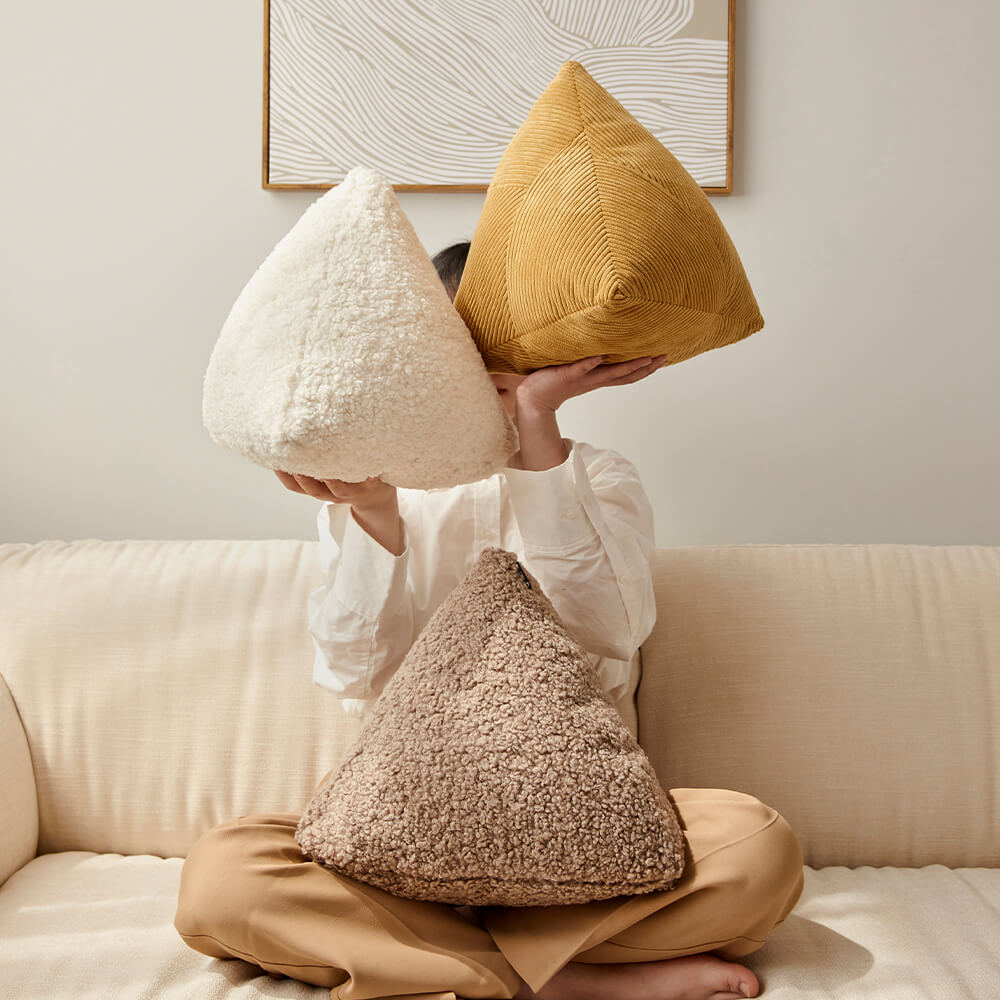 Triangle Zong Cushion